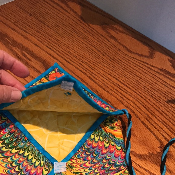 Quilted handmade shoulder strap 8.5 x 8” purse, has 3 parts, 2 w velcro closures - Picture 6 of 7